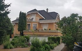 Szenczi Vendeghaz